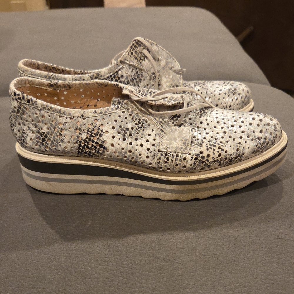 Elegant Women's Platform Loafers - Black and Gray Snake Print